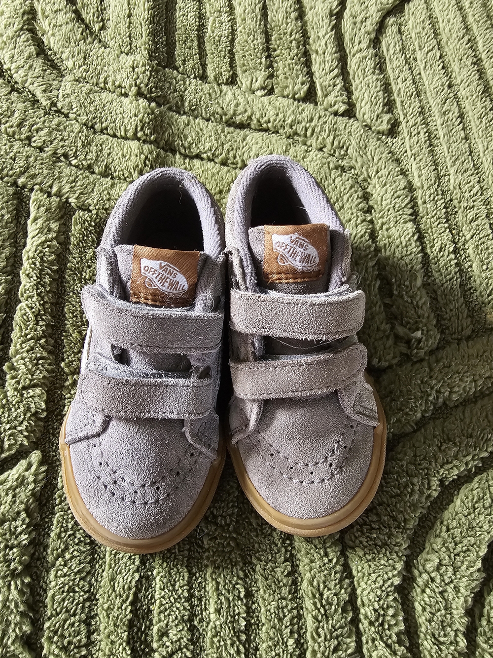 Vans Kids Suede Velcro Sneakers - Gray with Gum Sole